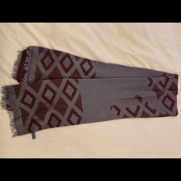 Roots reversible scarf - Picture 3 of 3